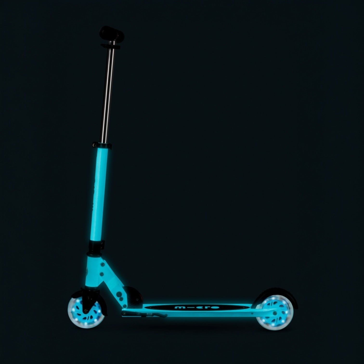 Patinete Micro Sprite LED Glow - Color cambia de Blanco a Azul