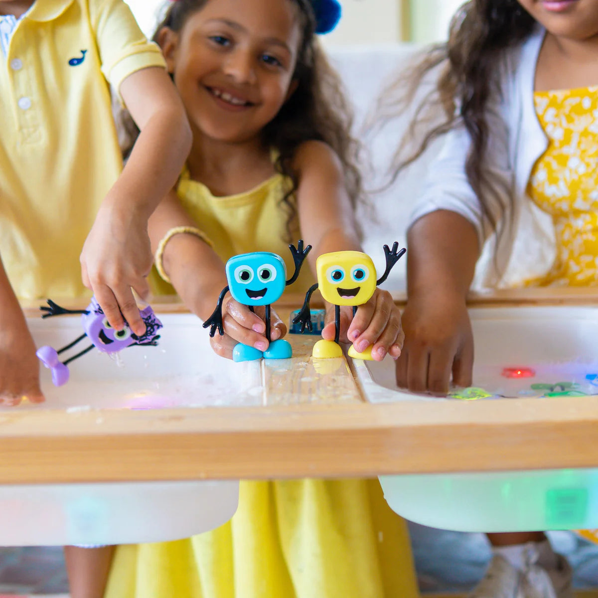 Glo Pals – Luces Sensoriales para el Baño - Set con personaje y 2 cubos