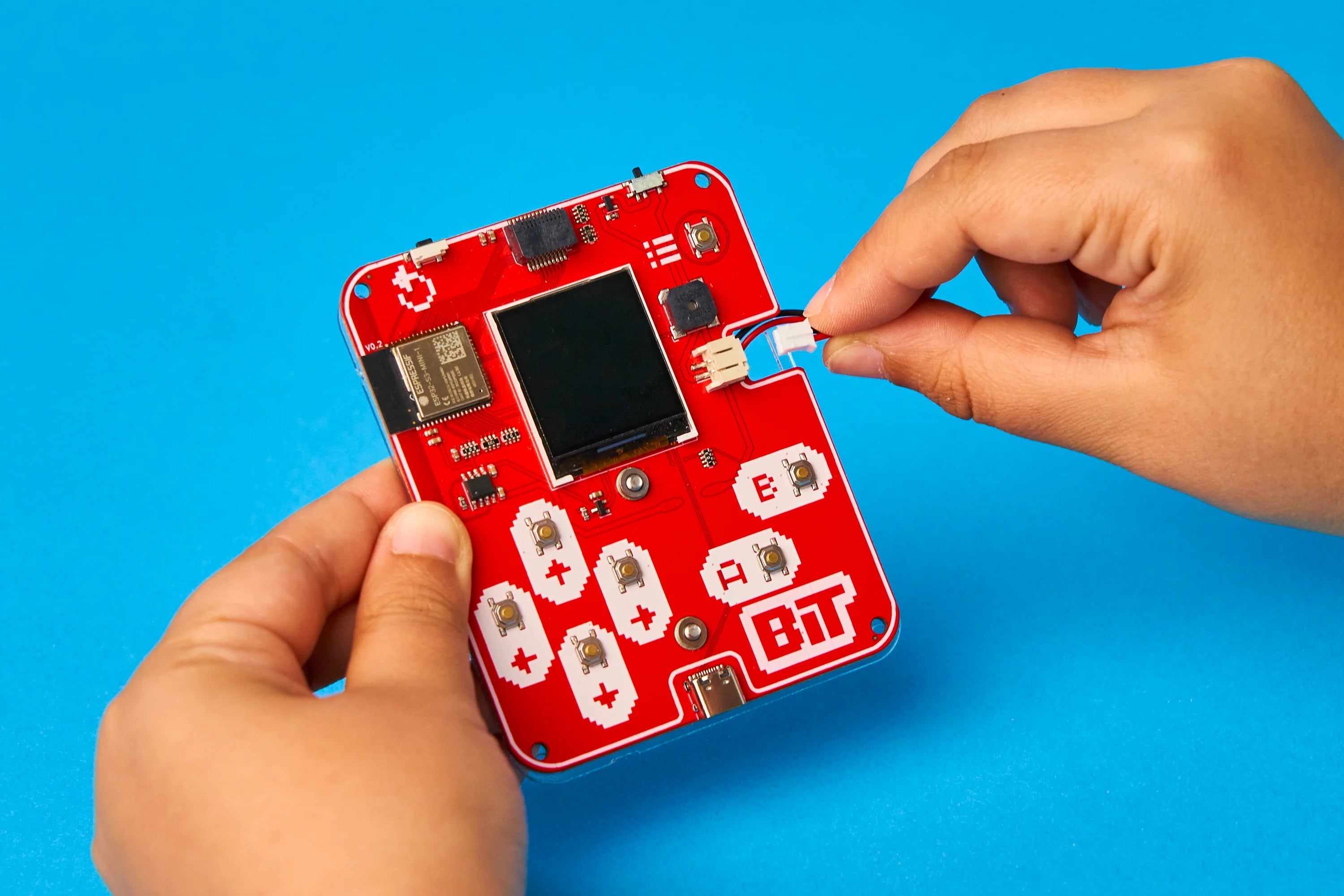 CircuitMess - ¡Monta tu propia consola de juegos!