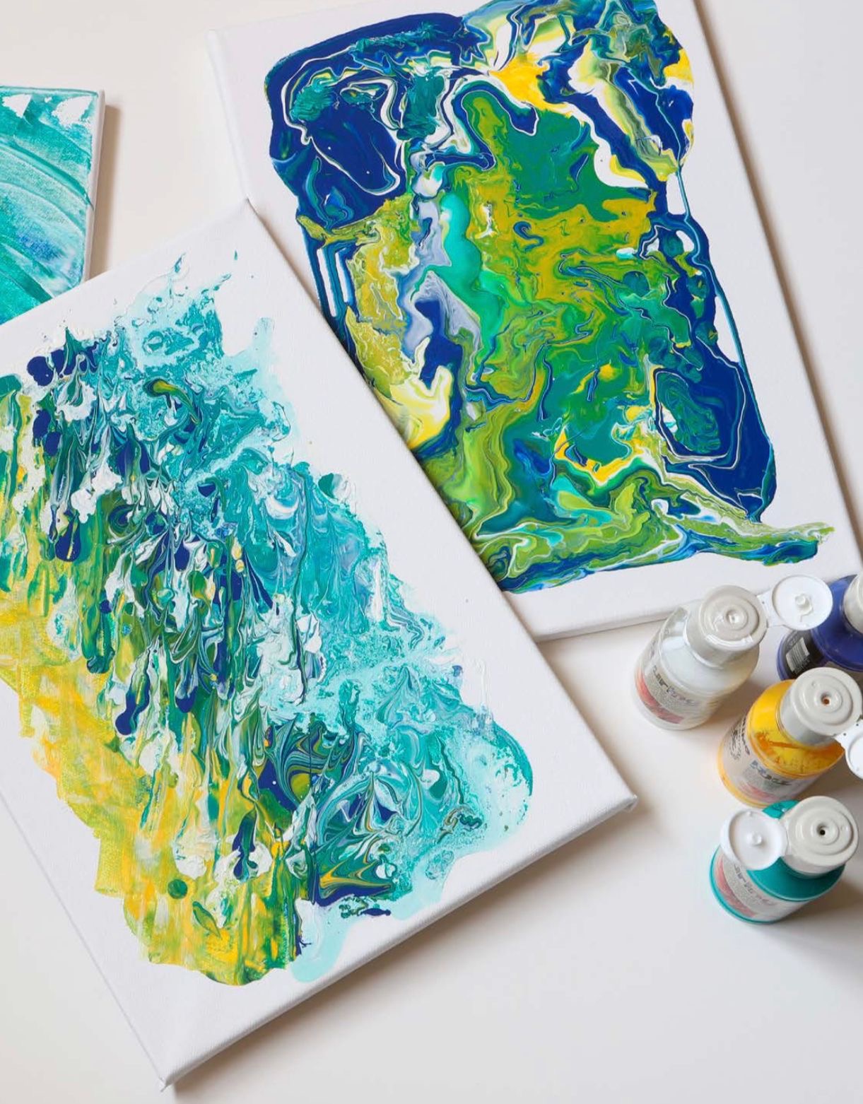 Kit de Pouring - Set de 4 colores acrílicos + 2 lienzos