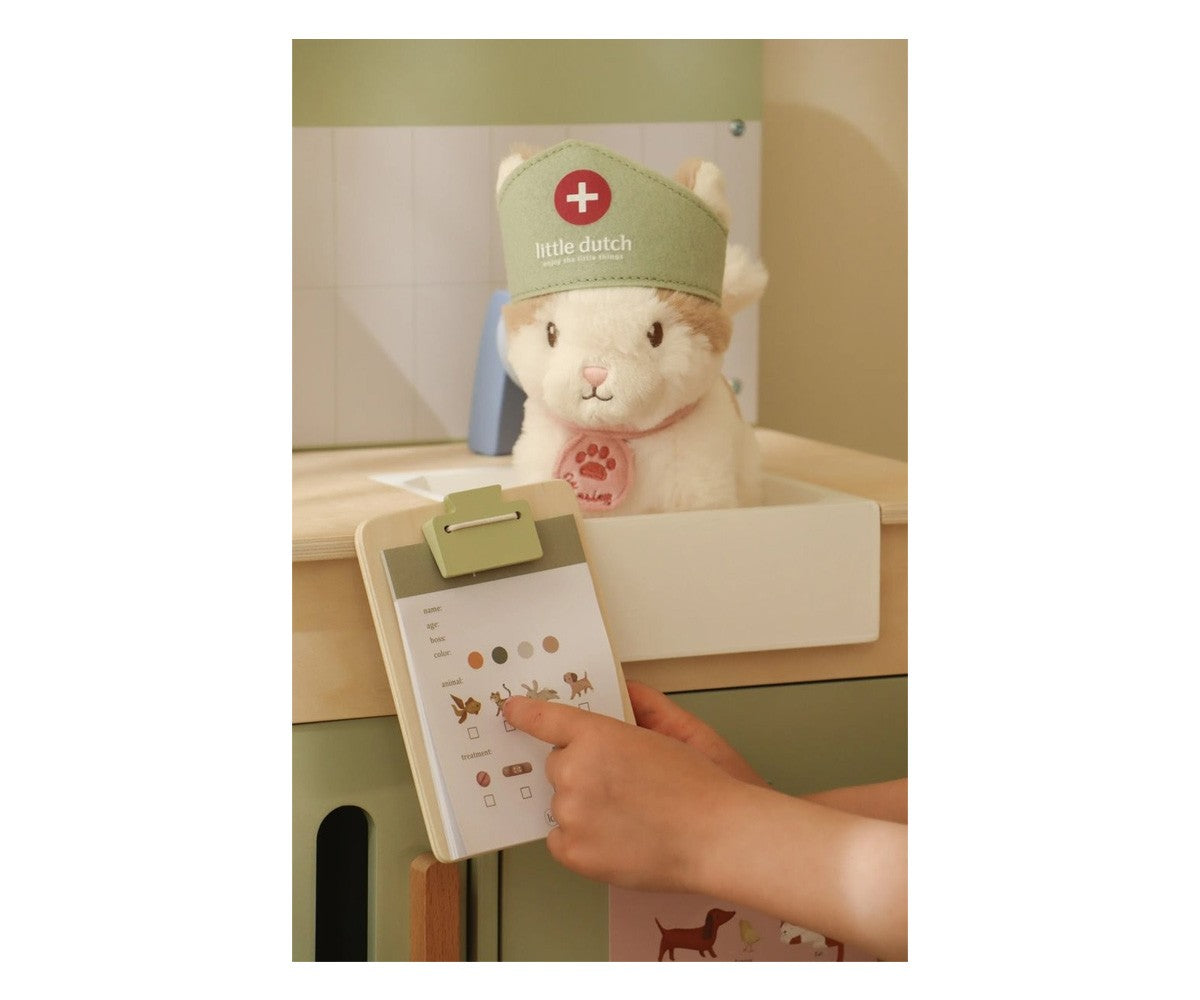 Clínica veterinaria de madera FSC