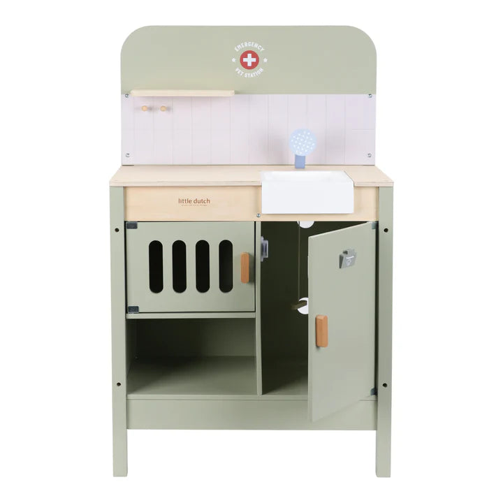 Clínica veterinaria de madera FSC