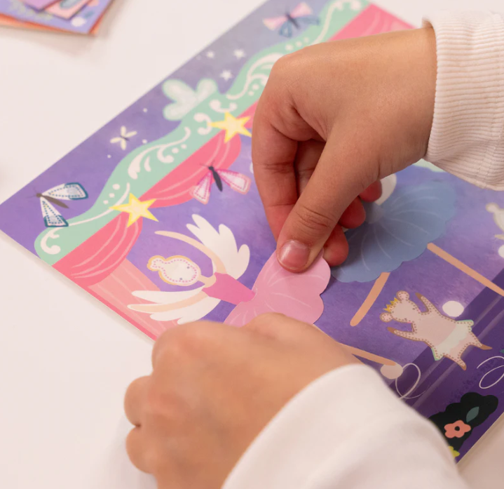 Libro de pegatinas con olor (varios modelos)