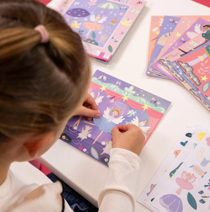 Libro de pegatinas con olor (varios modelos)