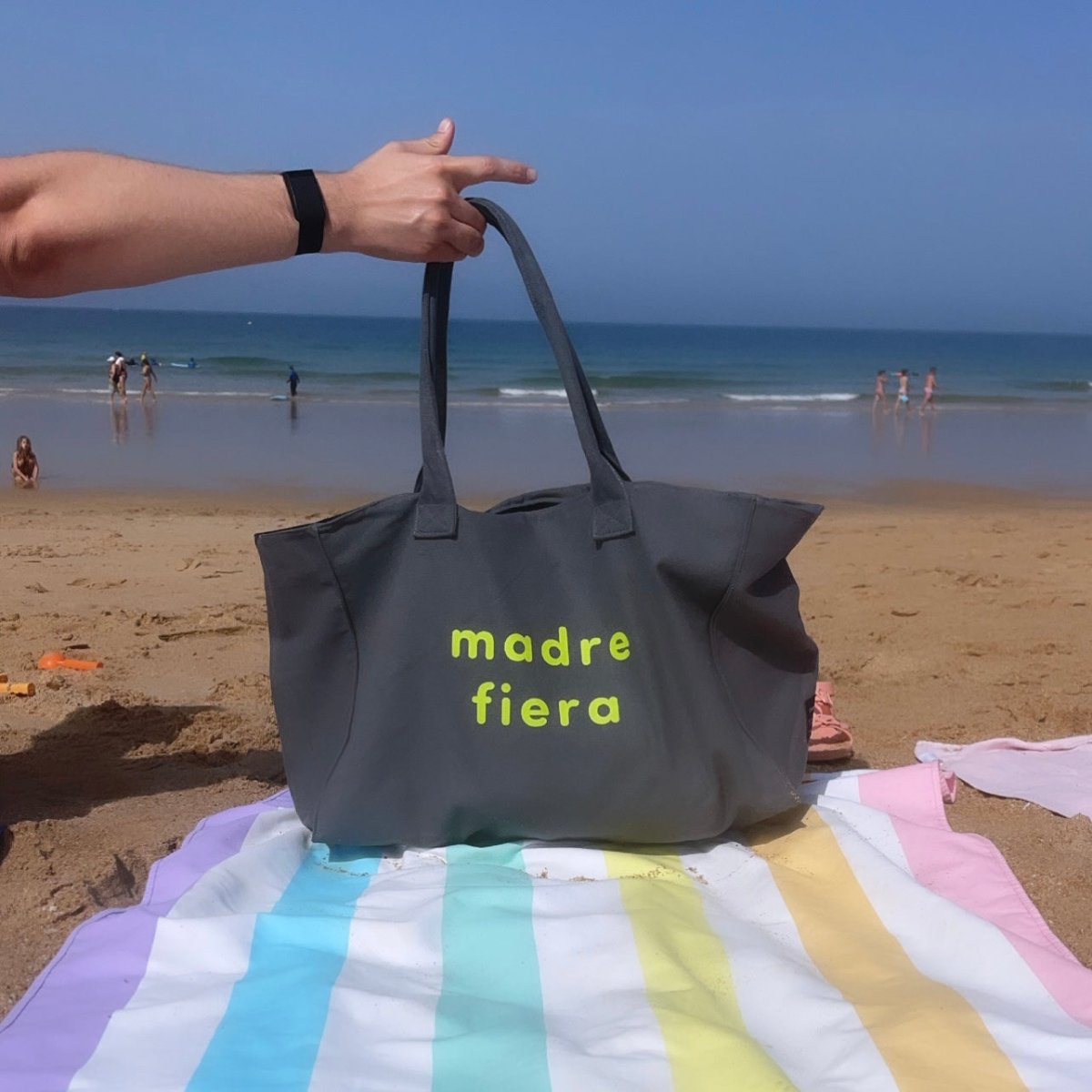 Bolsa de playa - MADREFIERA - Gris y flúor - Casa de Fieras
