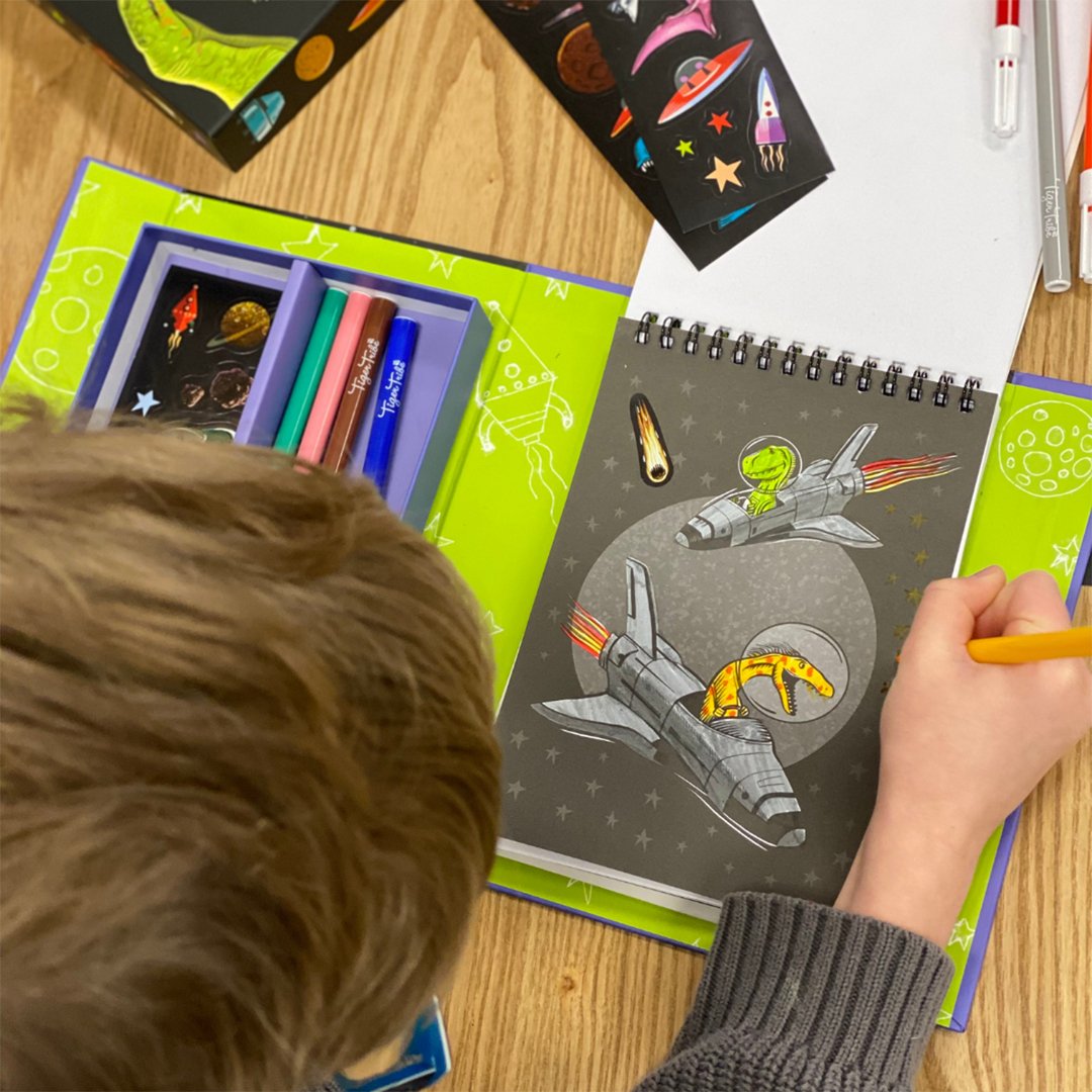 Colorea - Dinosaurios Espacio - Casa de Fieras