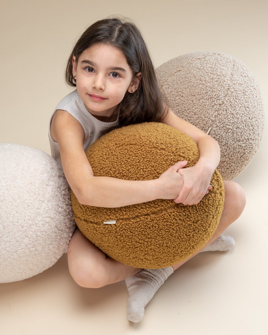 Cream White Ball Cushion - Casa de Fieras