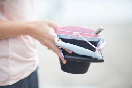 Cubo plegable de silicona + Pala + Accesorios - Casa de Fieras