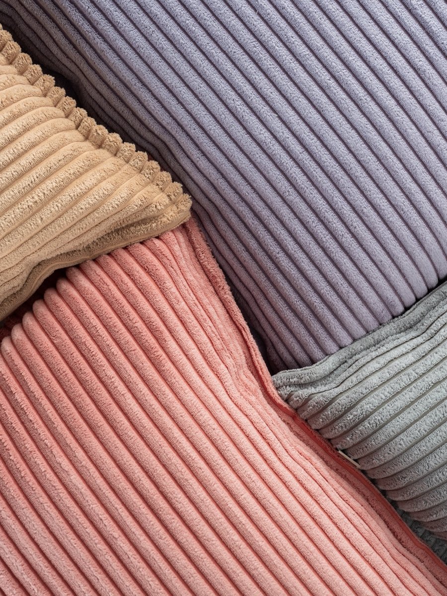 Pink Mousse Bolster - Casa de Fieras