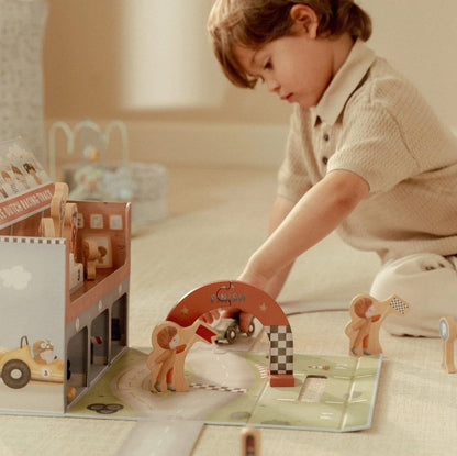 Caja con circuito y pista de carreras