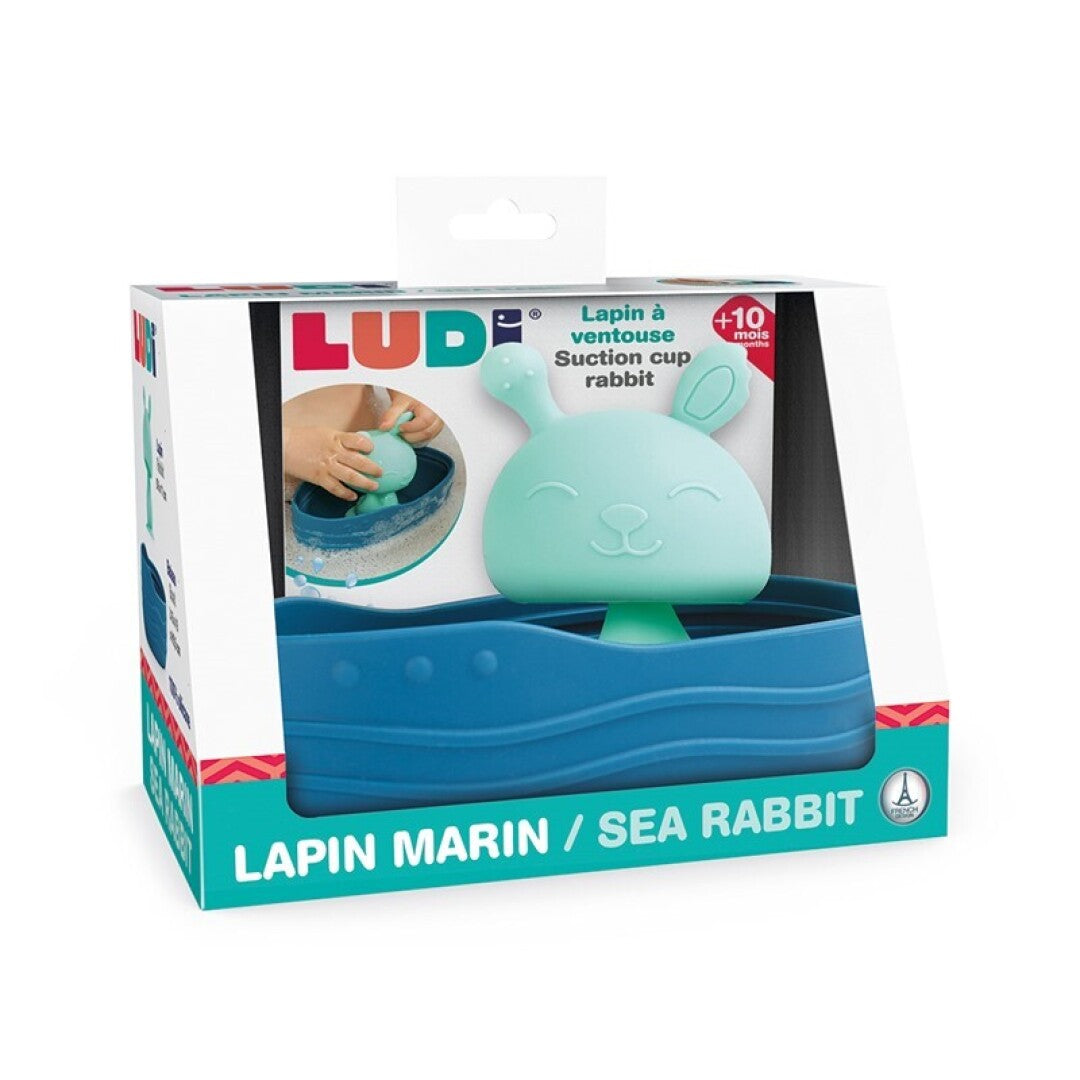 Conejito marino con barco flotante