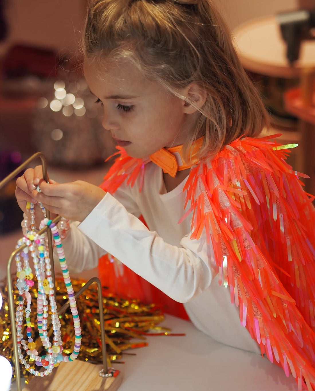 Capa (Corta) Holográfica con Flecos -Coral