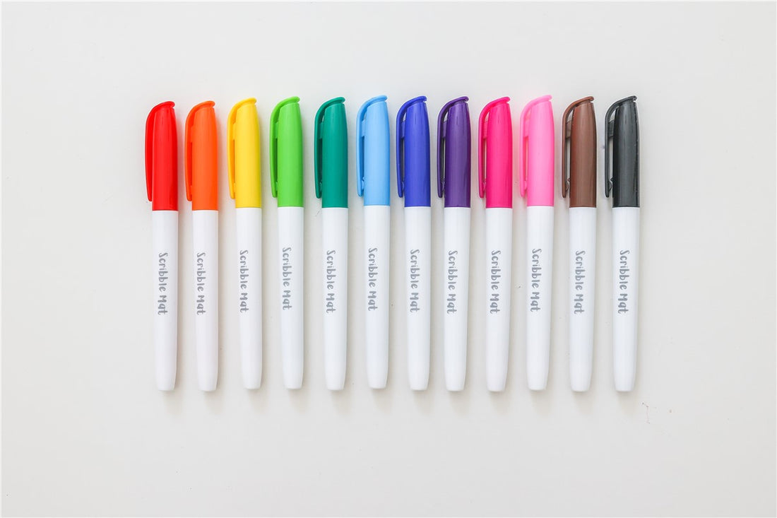 Estuche con 12 rotuladores - Scribble Mat