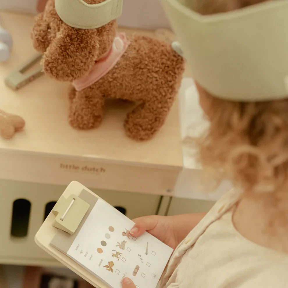 Clínica veterinaria de madera FSC