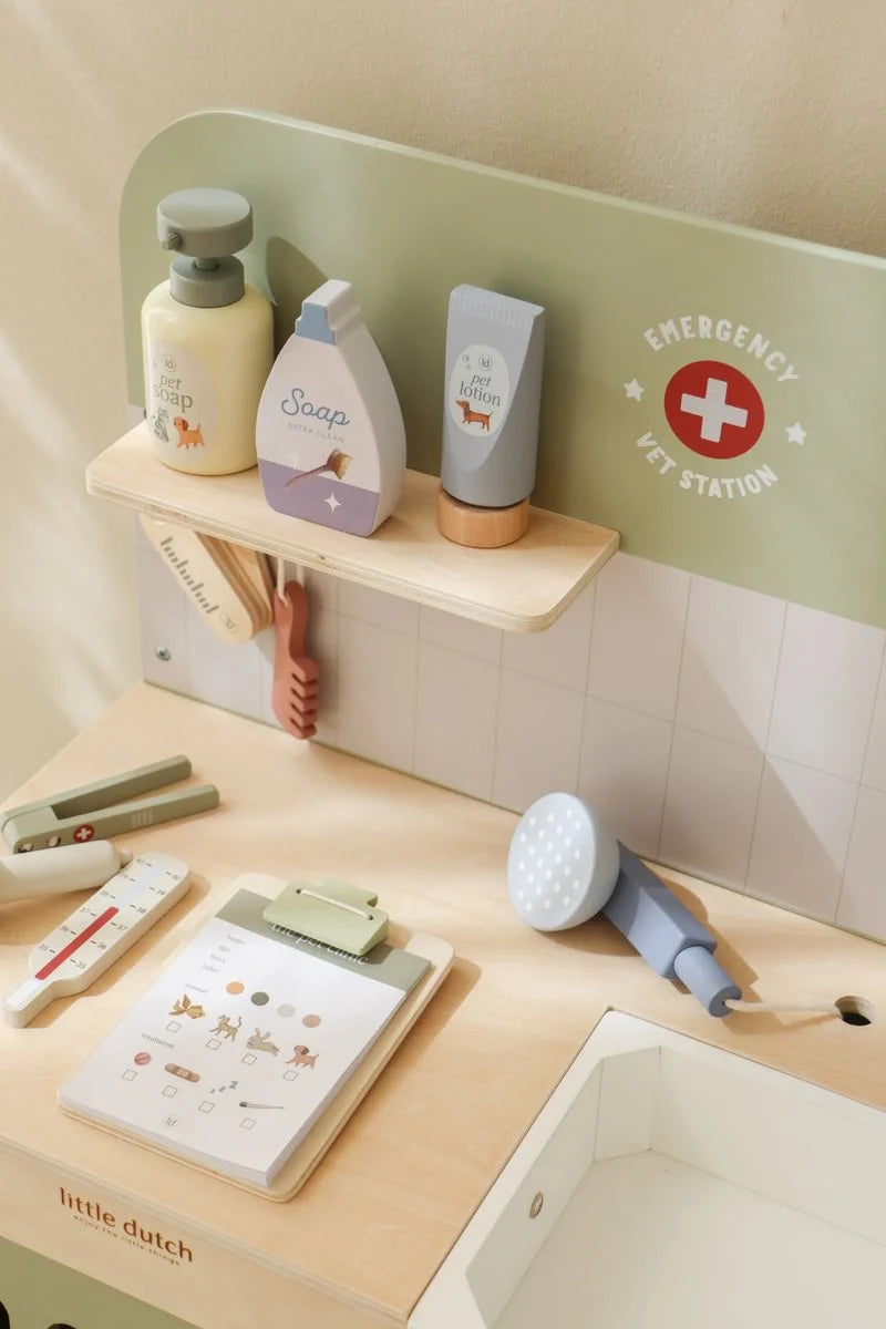 Clínica veterinaria de madera FSC