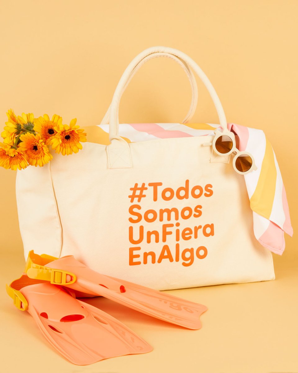 Bolsa de playa - TODOS SOMOS UN FIERA EN ALGO - Arena y flúor - Casa de Fieras