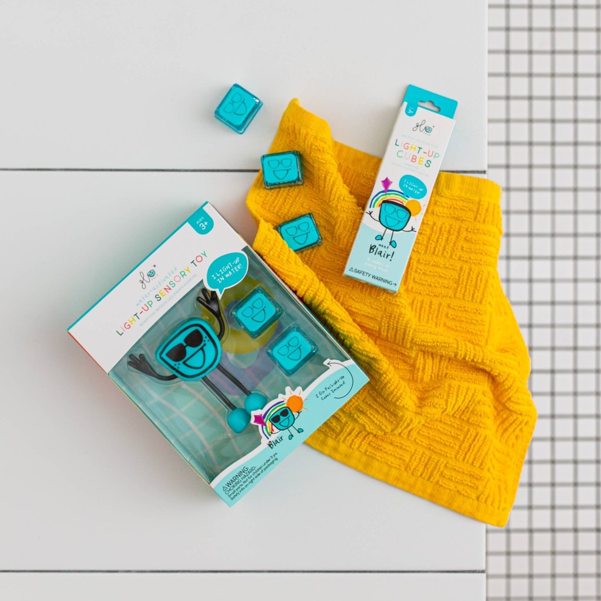 Glo Pals (Brilla en el agua) - Muñeco Morado - Casa de Fieras